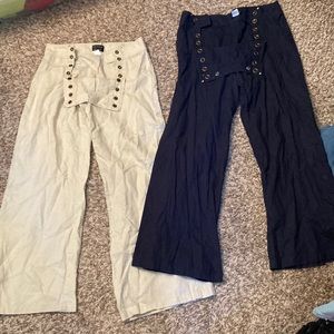 Venus navy khaki pants and a tank top matches with khaki pants